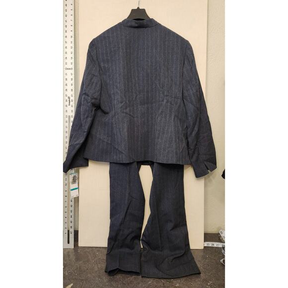 Le Suit Dark Blue Gray Pinstripe Blazer and Pants Set - Picture 2 of 9